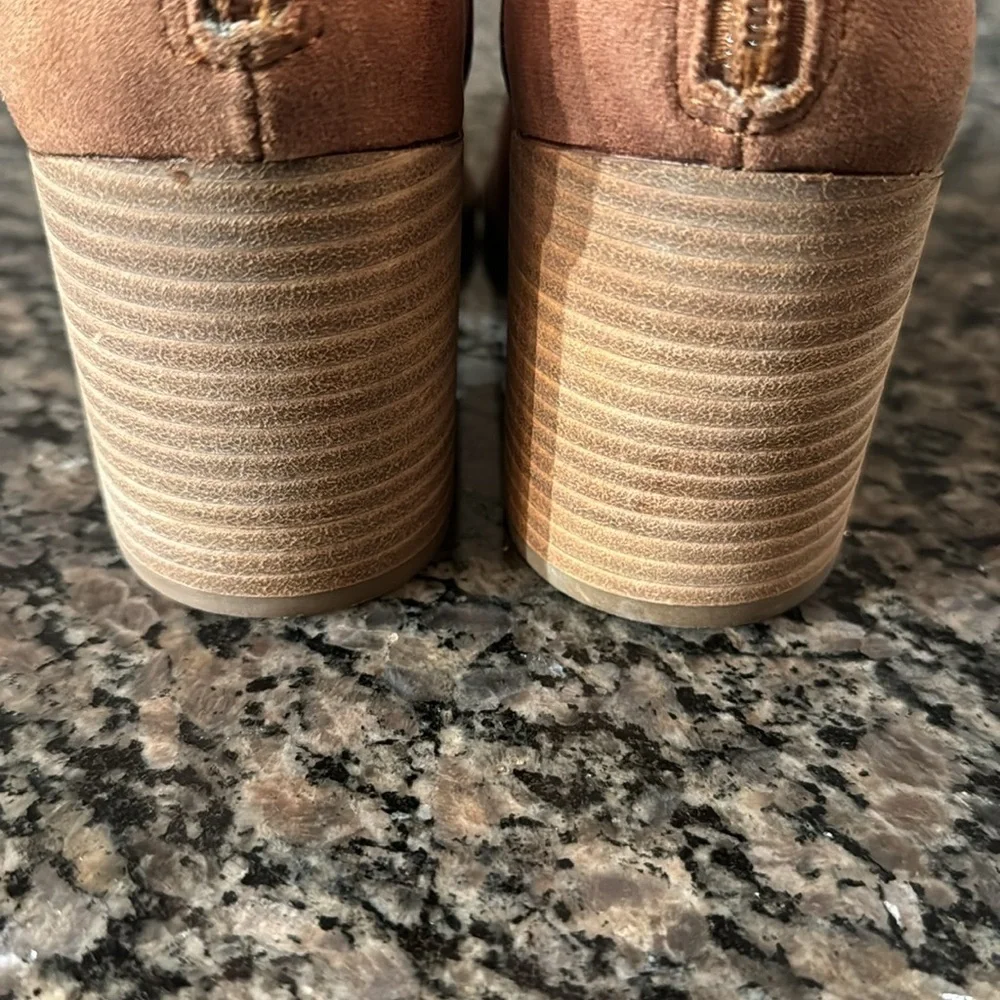 Report Tempe tan ankle boot NIB 9